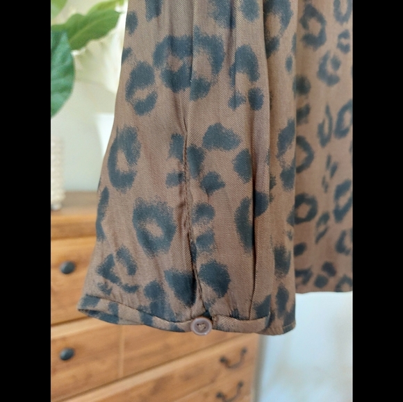 Banana Republic leopard print blouse - Picture 4 of 6